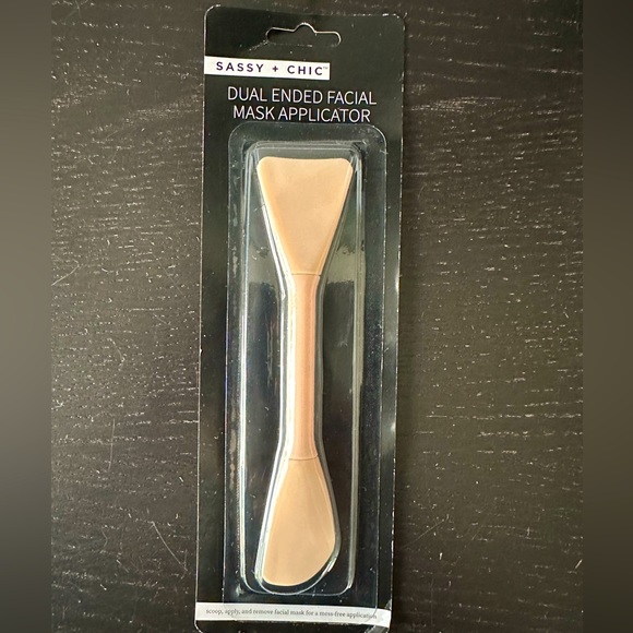 SASSY + CHIC MASK APPLICATOR - Picture 1 of 5